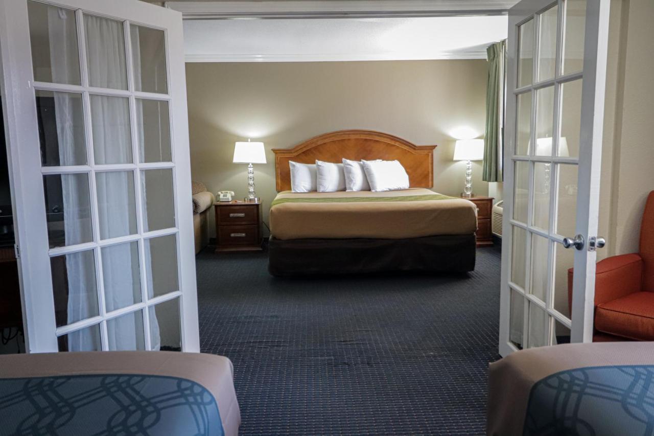 University Inn & Suites 샌안토니오 외부 사진