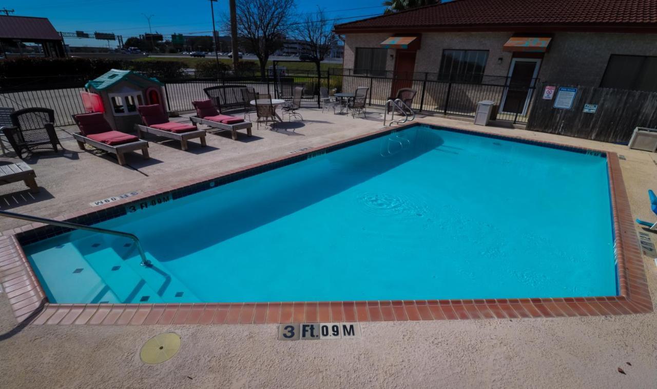 University Inn & Suites 샌안토니오 외부 사진